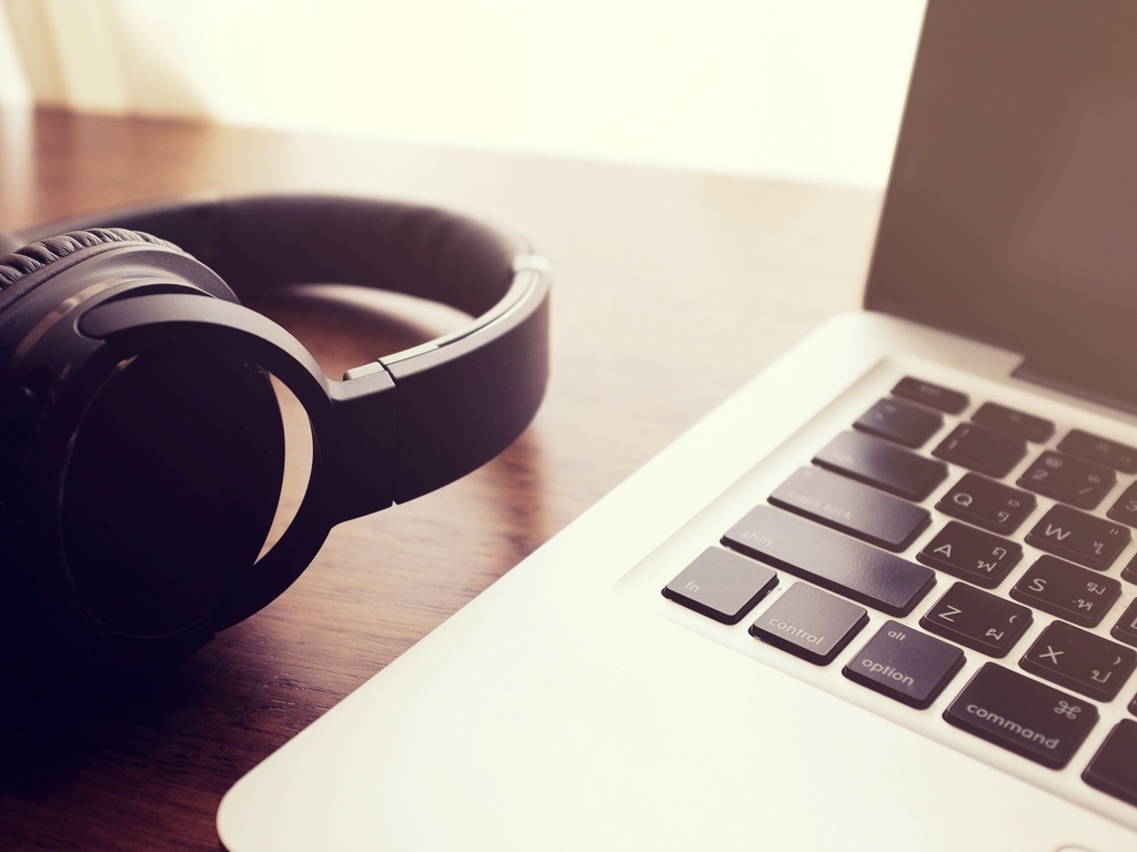 Five Essential Electronics for College Freshmen to Buy Simple Life picks